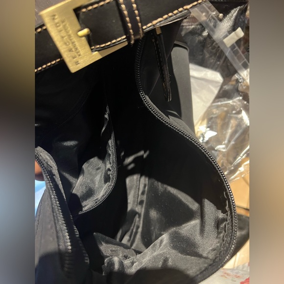 Kenneth Cole Reaction Black Adjustable Shoulder Strap Leather Handbag - Picture 2 of 6